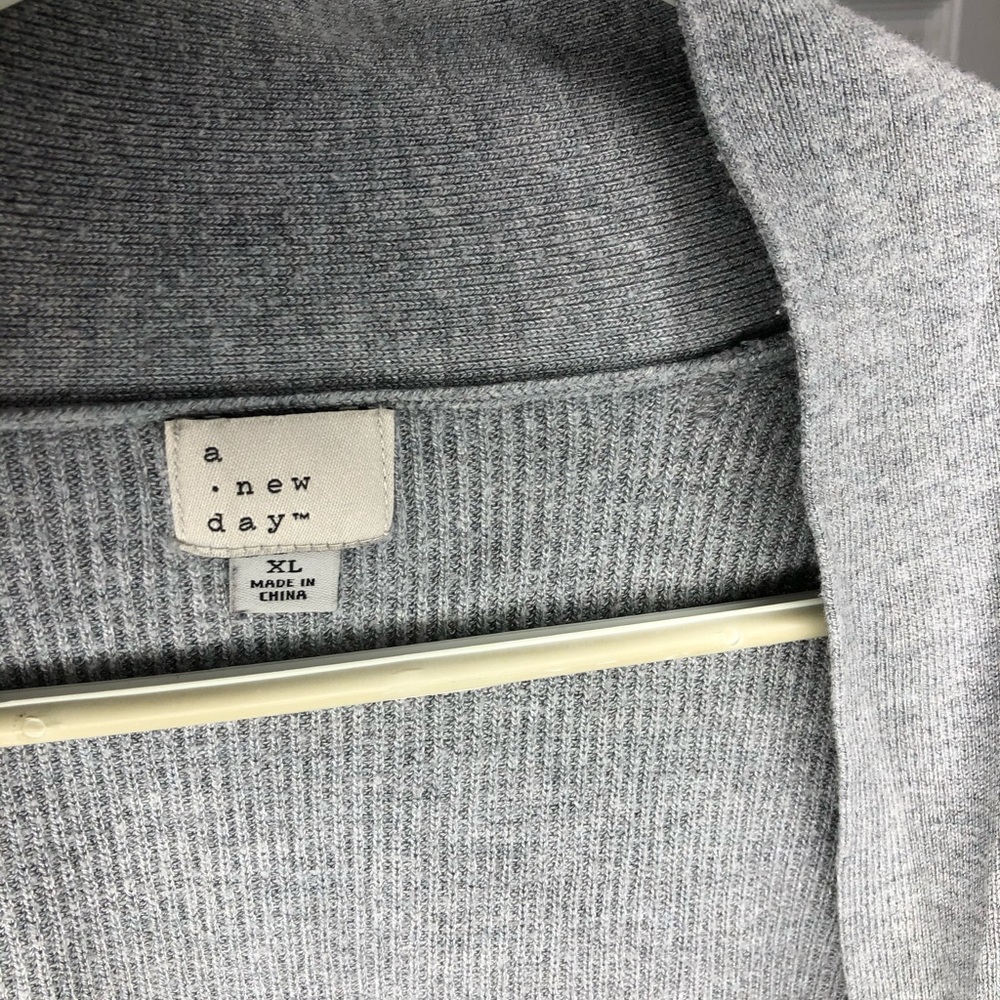 Sweater - Picture 3 of 4